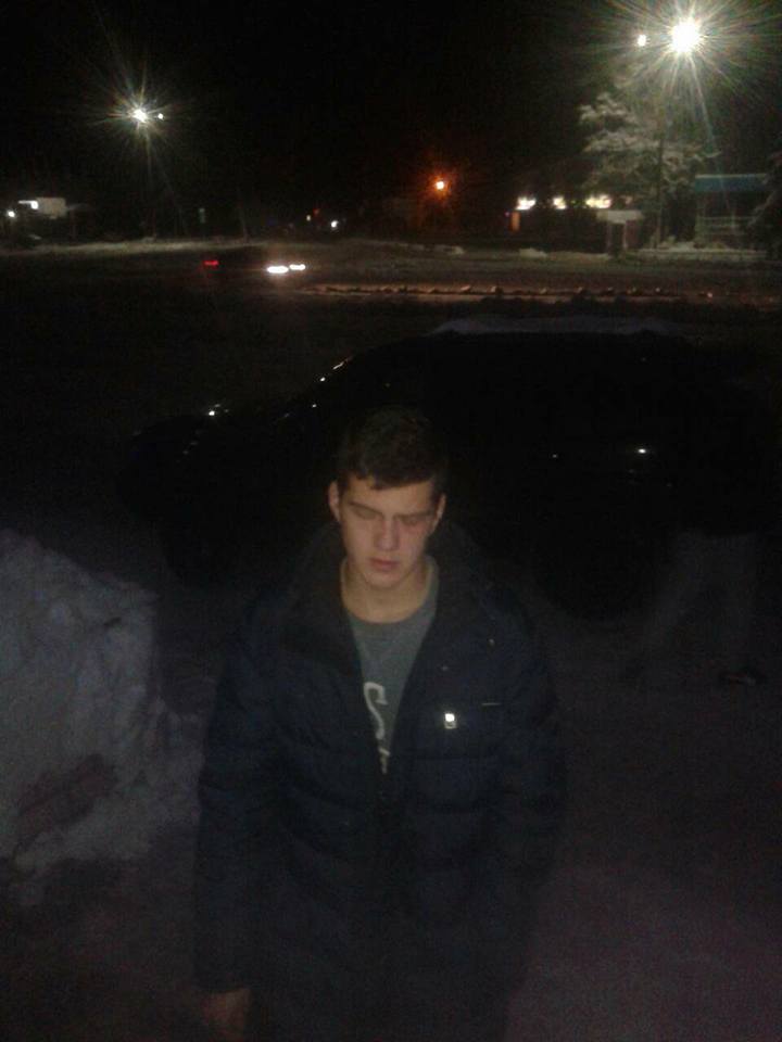 "Спіймали на гарячому": в Чернігівській області два хлопця намагалися вкрасти іграшки з місцевою ялинки