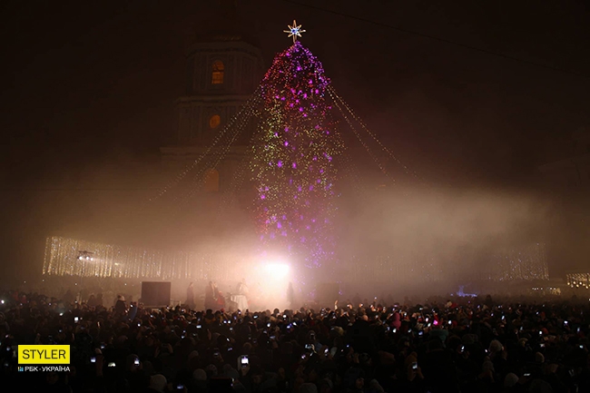 Открытие елки в Киеве: появились впечатляющие фото новогодней красавицы (фоторепортаж)