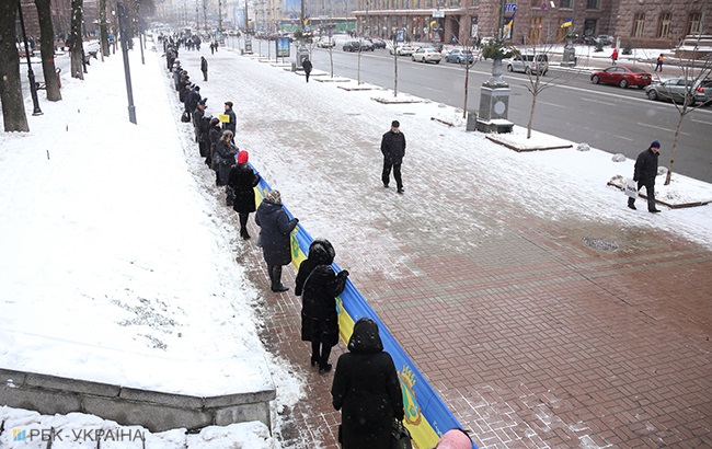 День Соборності: у Києві розгорнули найдовший прапор України (фоторепортаж)