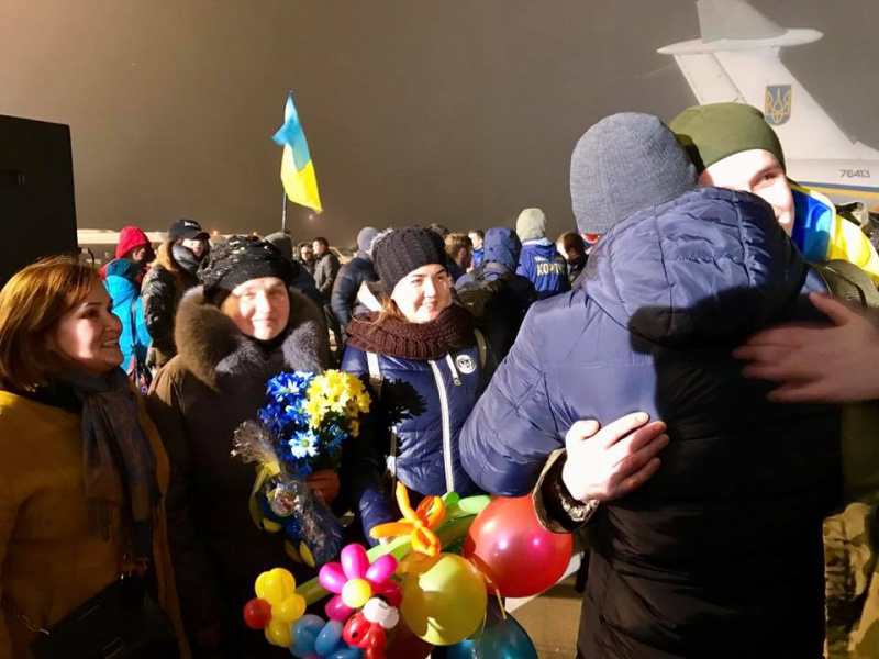 "Навіть ворогу такого не побажаю": волинянин емоційно подякував за звільнення з полону (фото, відео)