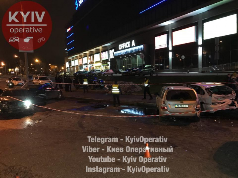 У Києві переслідування підозрілого автомобіля закінчилося масштабною аварією