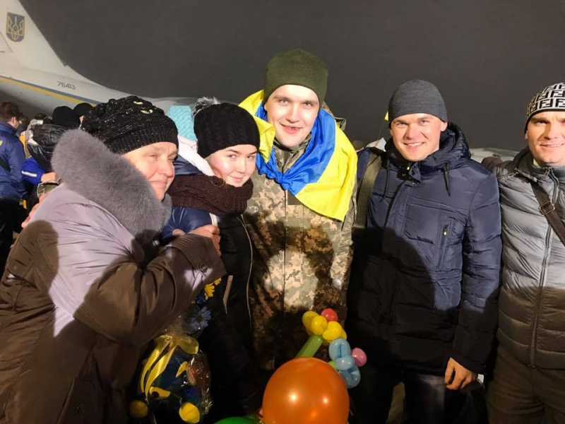 "Навіть ворогу такого не побажаю": волинянин емоційно подякував за звільнення з полону (фото, відео)