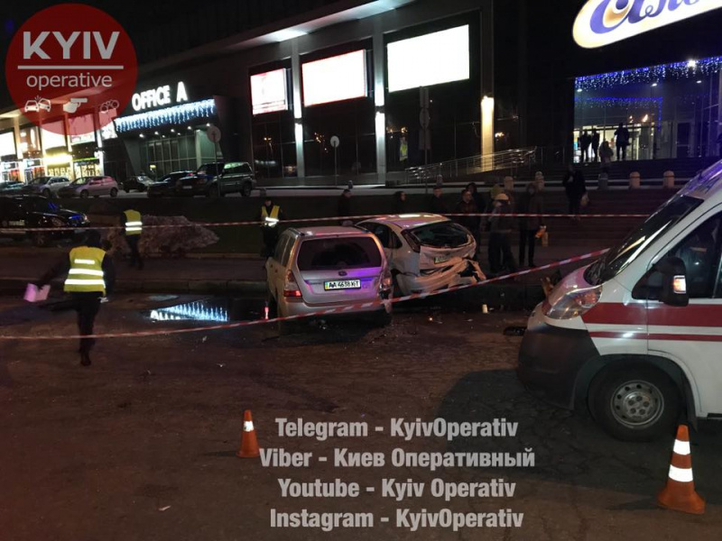 У Києві переслідування підозрілого автомобіля закінчилося масштабною аварією