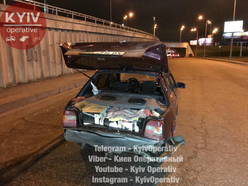 У Києві переслідування підозрілого автомобіля закінчилося масштабною аварією