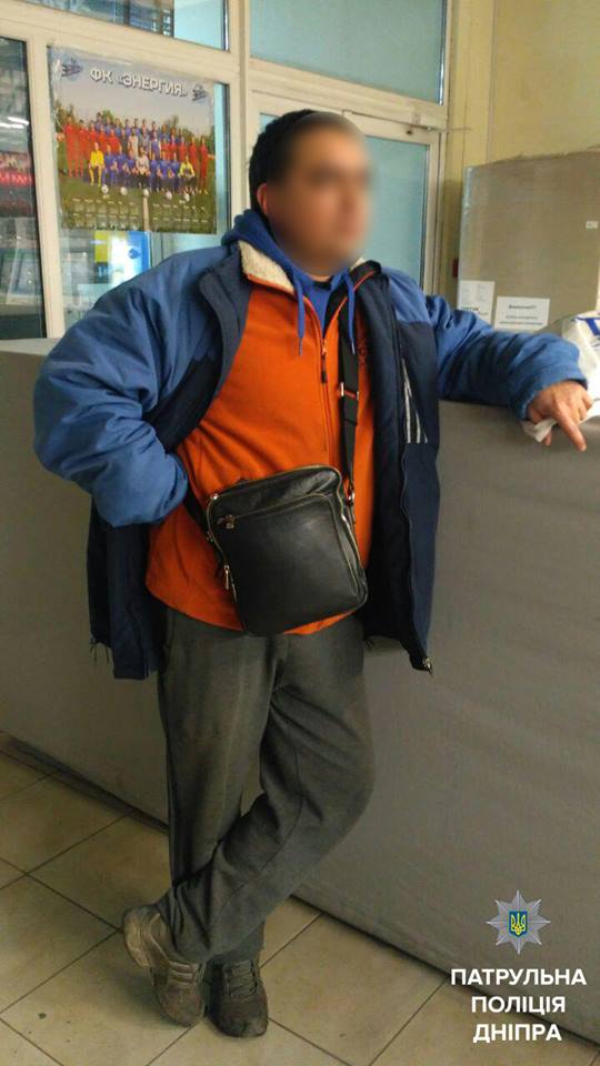 "Мы его сожжем": в Днепре депутат попался на краже икры и шоколадок из супермаркета