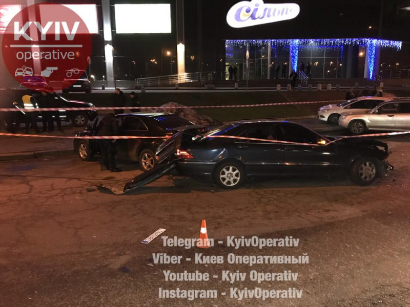 У Києві переслідування підозрілого автомобіля закінчилося масштабною аварією