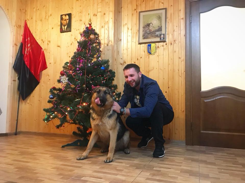 Собаки, эльфы и шампанское: как политики встретили Новый год 2018