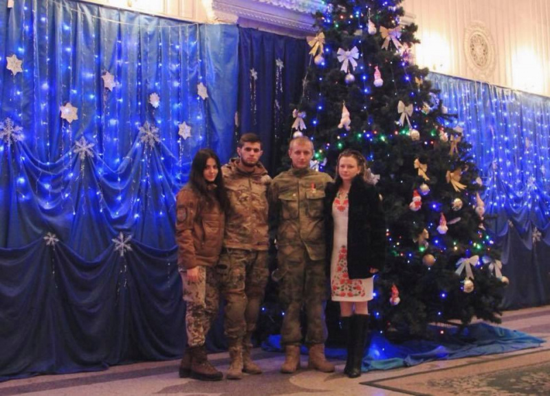 Познакомились в бою: на Донбассе легендарный боец АТО женился на парамедике (фото)