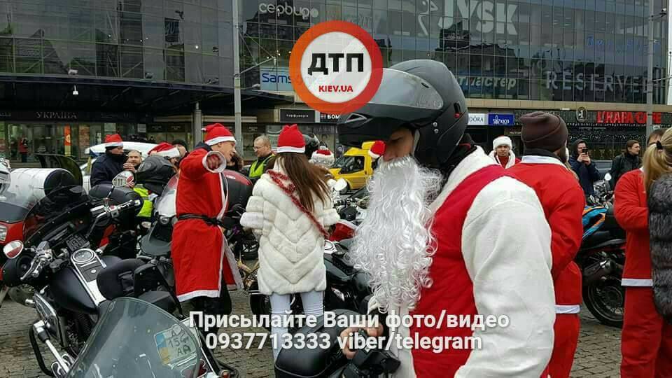 З Новим роком!: до Києва з'їхалися Діди Морози на байках (фото)