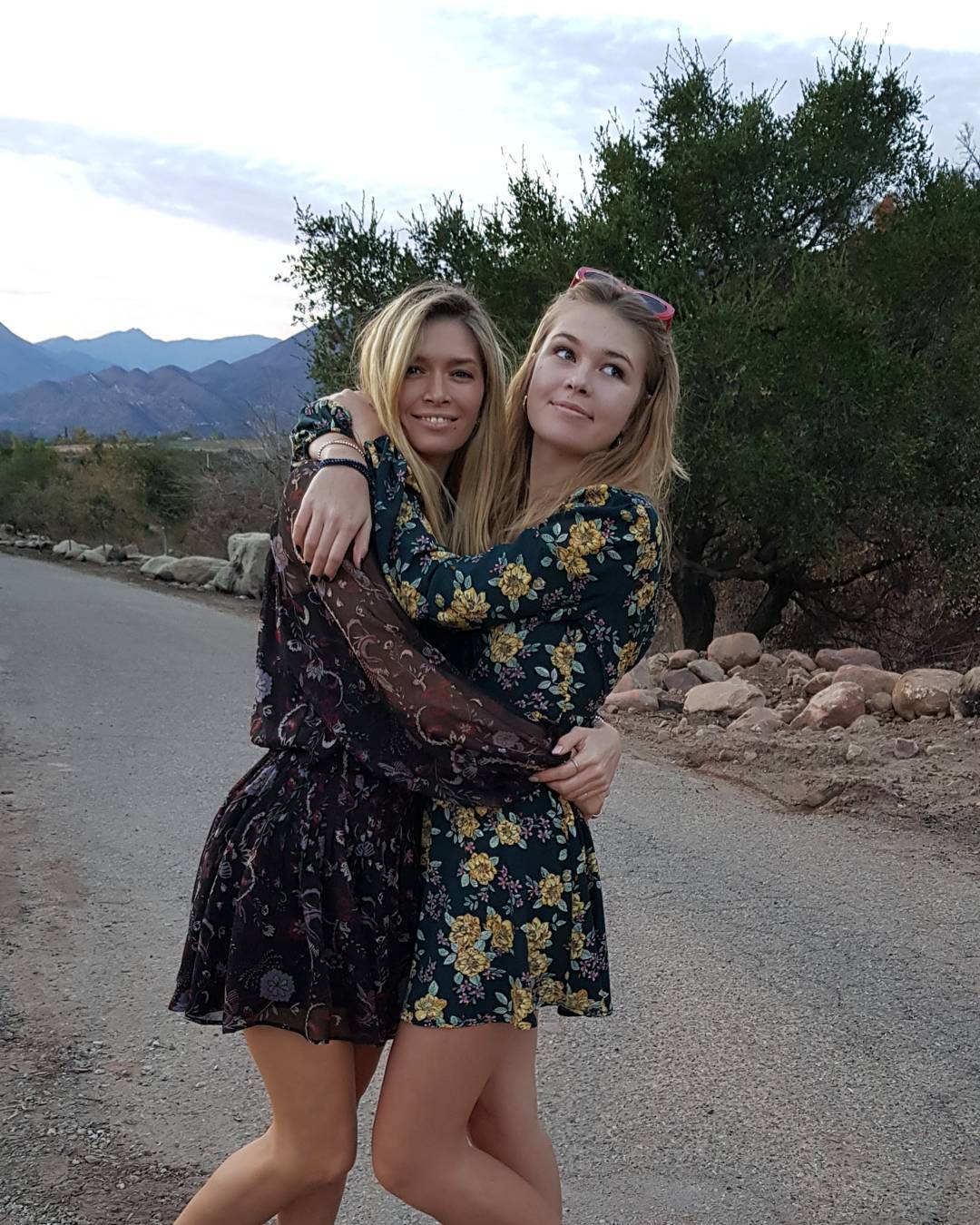 Вера Брежнева со старшей дочерью