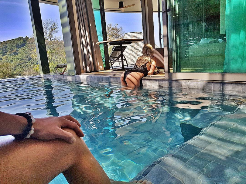 Екс-холостяк показав свою нову кохану