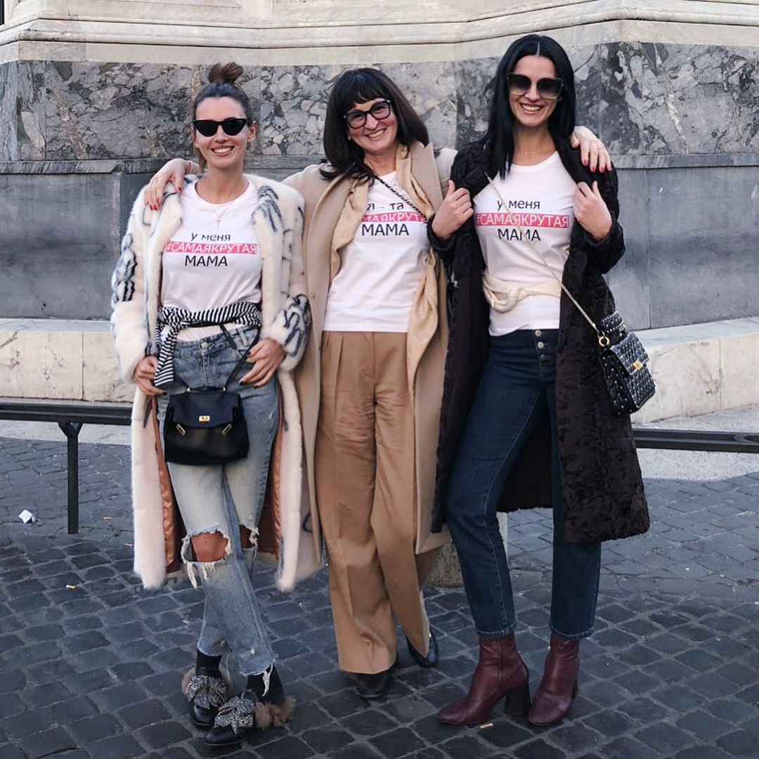 &quot;Найслухняніші дочки&quot;: Маша та Ліза Єфросиніни влаштували мамі сюрприз до ювілею (фото)