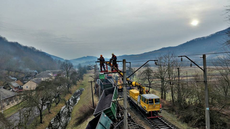 На Закарпатье поезд сошел с рельс (видео)