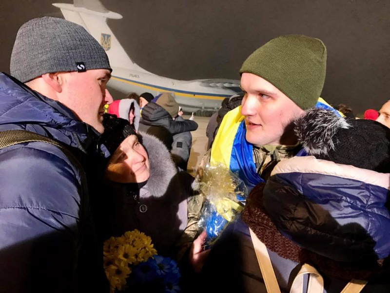 "Навіть ворогу такого не побажаю": волинянин емоційно подякував за звільнення з полону (фото, відео)
