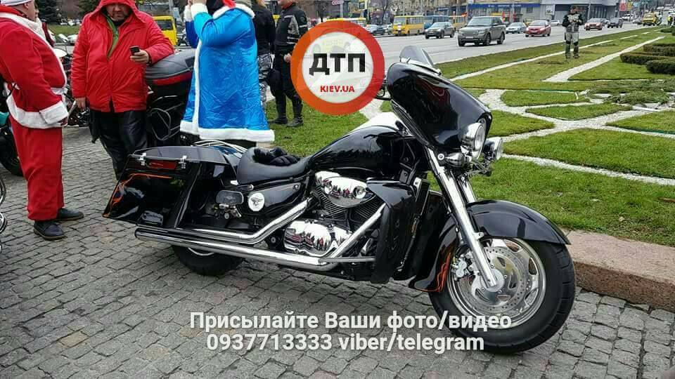 З Новим роком!: до Києва з'їхалися Діди Морози на байках (фото)