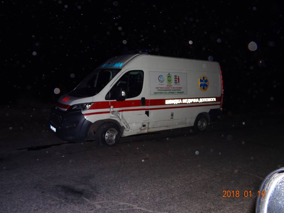 "Водій "швидкої" випав з авто": на Закарпатті сталося п'яна ДТП