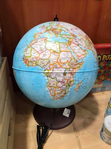 Во Франции обнаружили в продаже глобус с российским Крымом (фото)