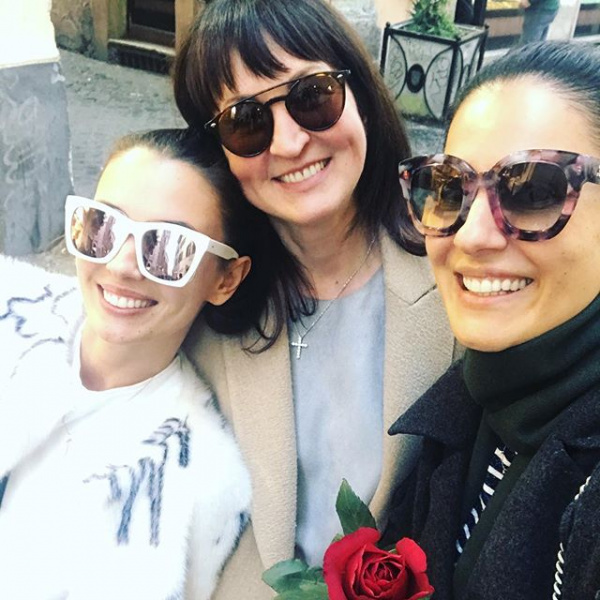 "Найслухняніші дочки": Маша та Ліза Єфросиніни влаштували мамі сюрприз до ювілею (фото)