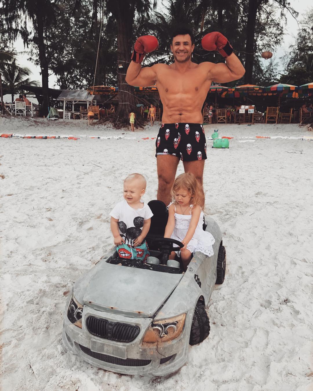 Микола Тищенко на відпочинку в Таїланді