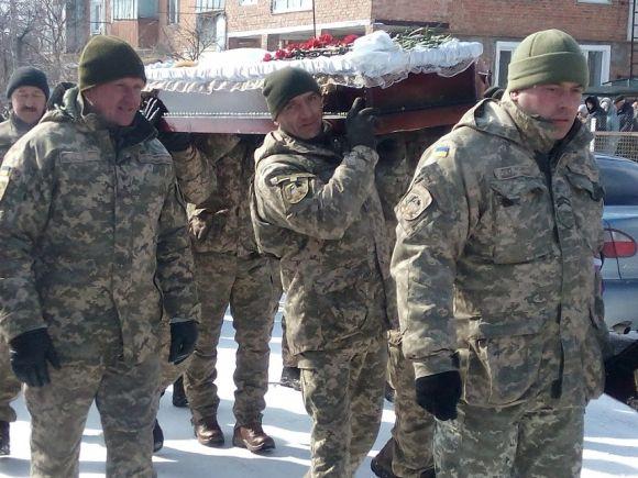 "Хотел заработать на жилье": в Хмельницкой области похоронили 21-летнего бойца АТО
