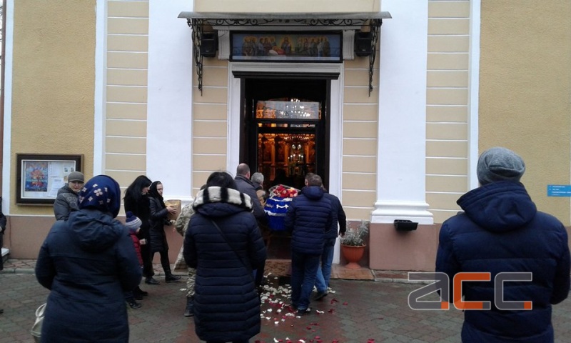 В Черновцах провели в последний путь погибшего бойца АТО