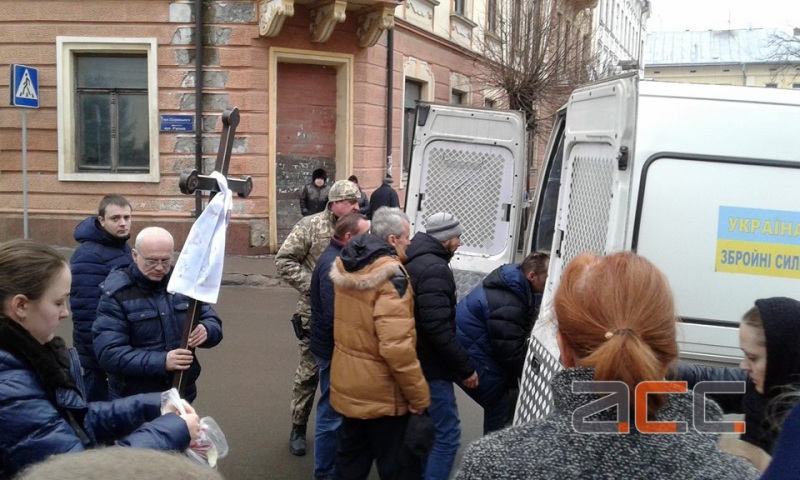 В Черновцах провели в последний путь погибшего бойца АТО