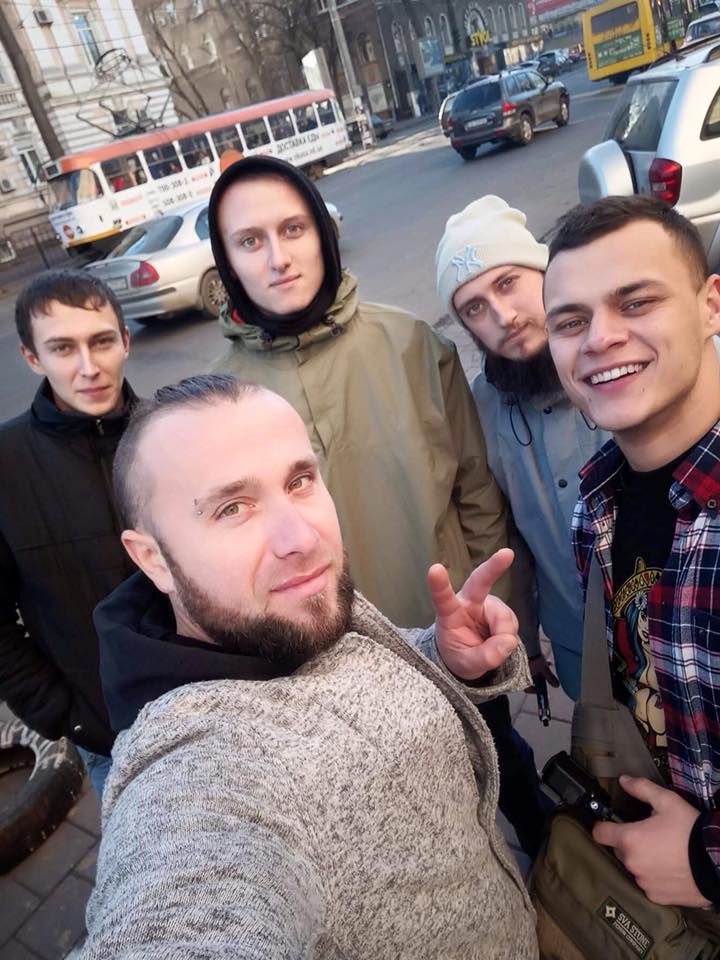 "Може викликати вату головного мозку": в Одесі церкви УПЦ МП обклеїли красномовними наклейками