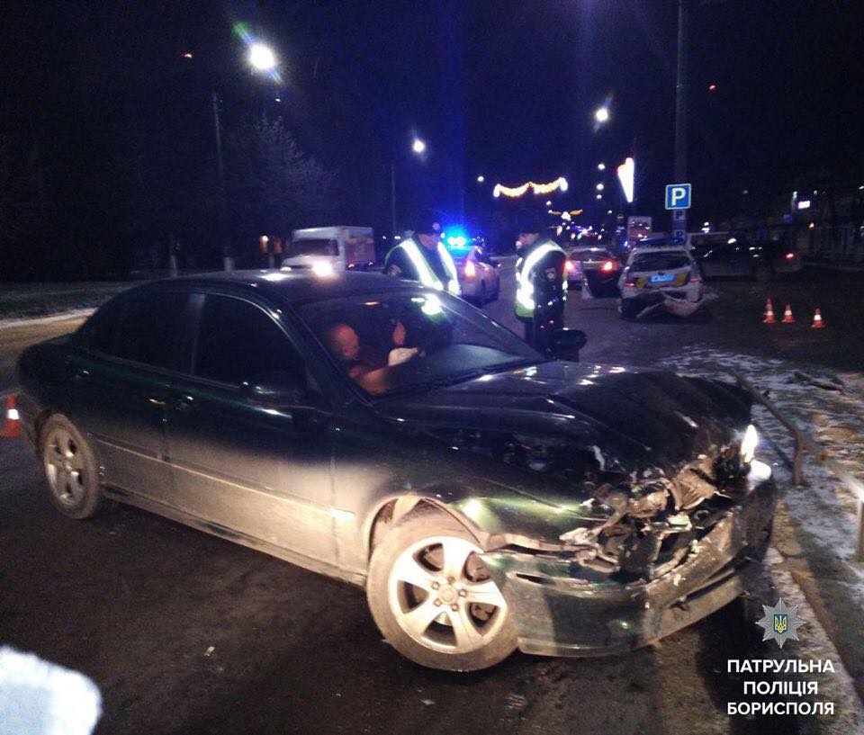 "Копів" госпіталізували: у Києві п'яний водій в'їхав в поліцейський патруль