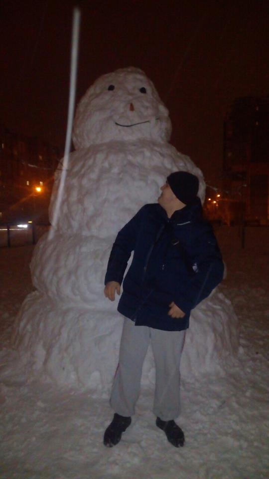 Трохи креативу: жителі Кривого рогу ліплять дивних істот з снігу