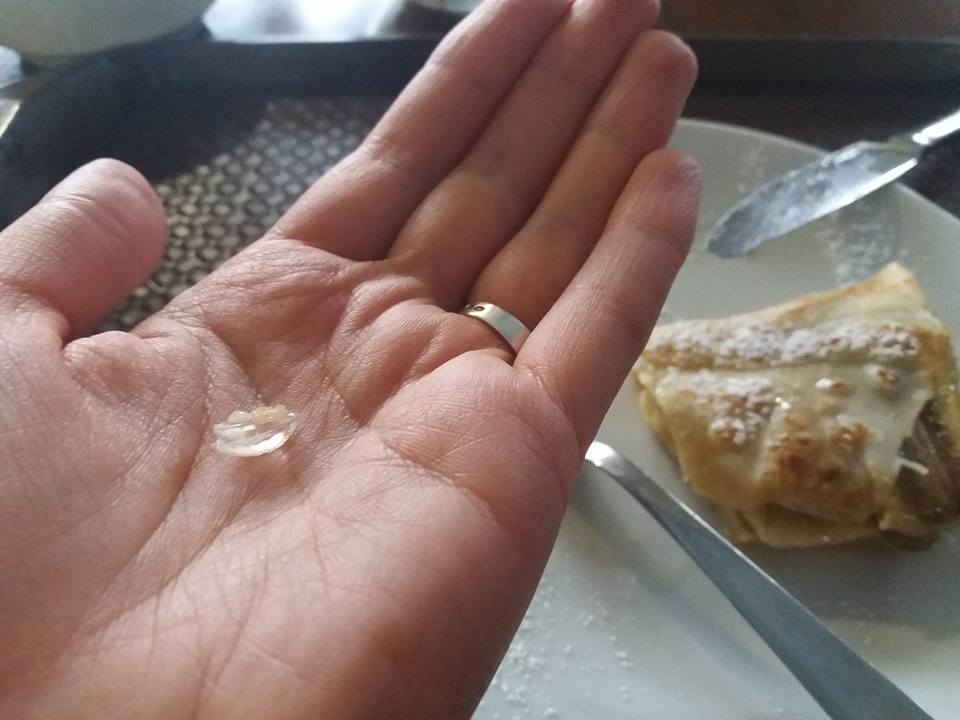 "Чуть не убило": журналистка показала, чем кормят в столичном кафе