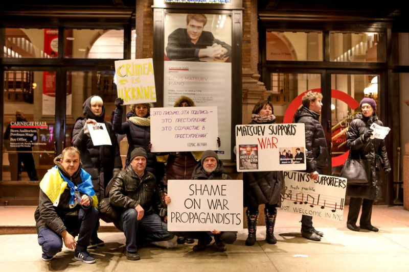 Мацуєв і Бутман: у США пройшла акція проти музикантів, які підтримують анексію Криму