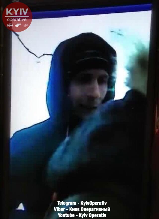 "Цей псих на волі": у Києві на дівчину в ліфті напав невідомий і почав душити