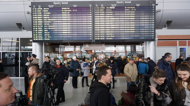 Відвідувачів львівського аеропорту вразив виступ військового оркестру