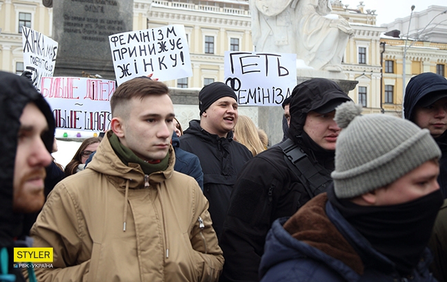 8 Марта с привкусом насилия  и взаимонепонимания: как в Киеве прошел Марш Женщин (фоторепортаж)