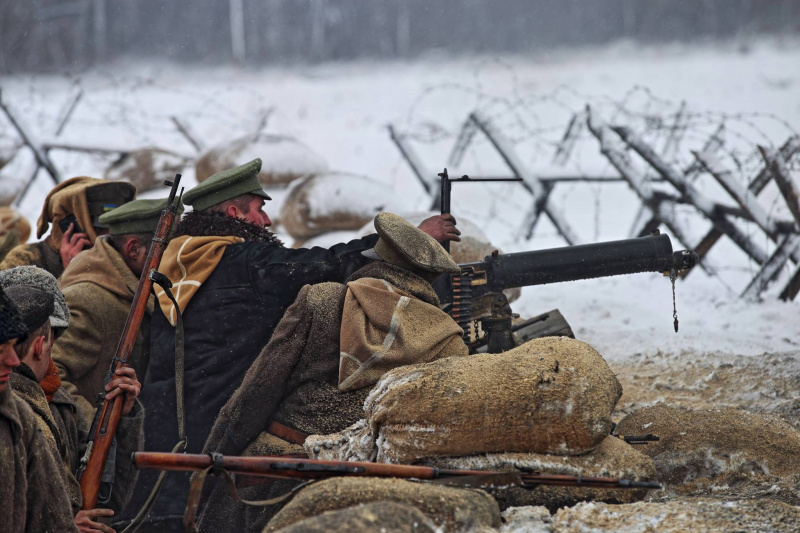 "Справжнє історичне кіно": у мережі з'явилися яскраві фото зі зйомок "Крути 1918"