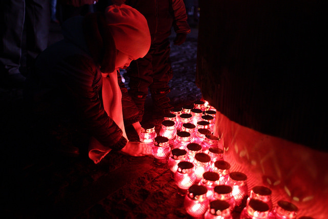 Геноцид украинской нации: в Киеве почтили память жертв Голодомора (фоторепортаж)