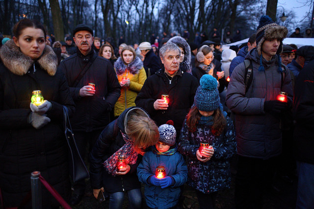 Геноцид украинской нации: в Киеве почтили память жертв Голодомора (фоторепортаж)