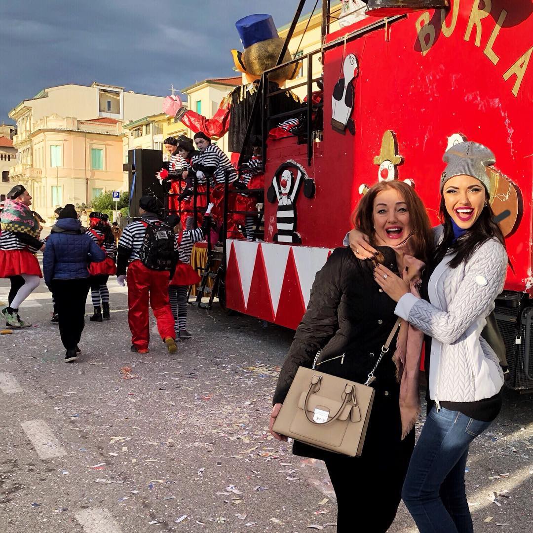 Віка з &quot;Неангелів&quot; показала милі фото зі своєю мамою на відпочинку