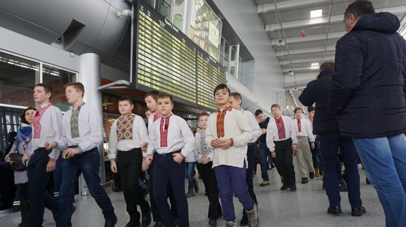 Відвідувачів львівського аеропорту вразив виступ військового оркестру