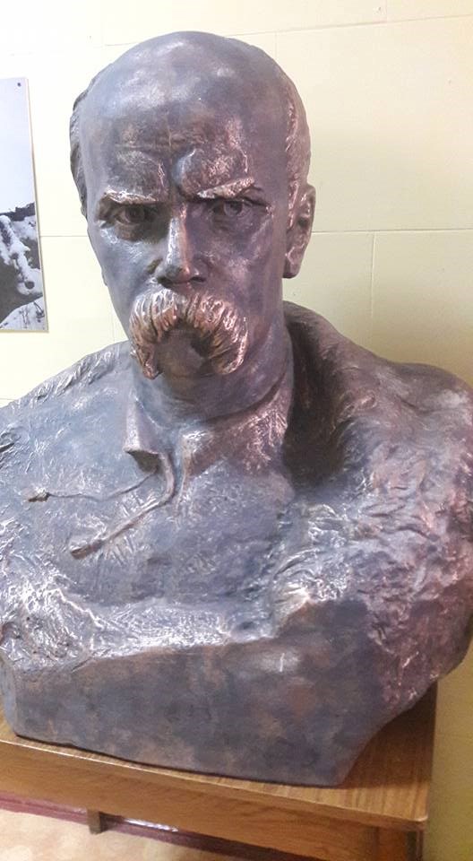 &quot;Хто дозволив&quot;: в мережі бурхливо відреагували на знесення пам'ятника Шевченка у Вінниці