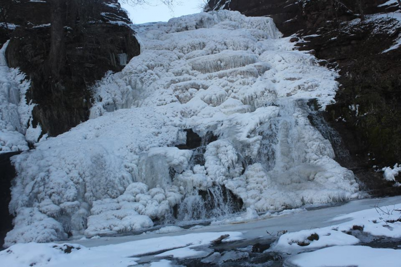 В Украине замерз самый высокий равнинный водопад