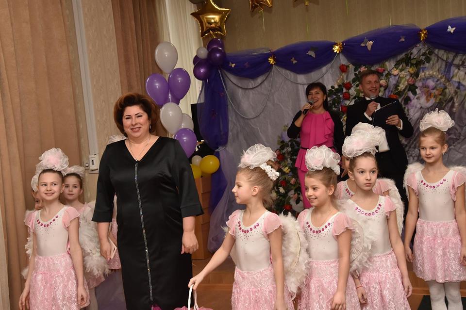 &quot;Культ особистості збіднів&quot;: в Харкові діти танцювали на дні народження чиновника