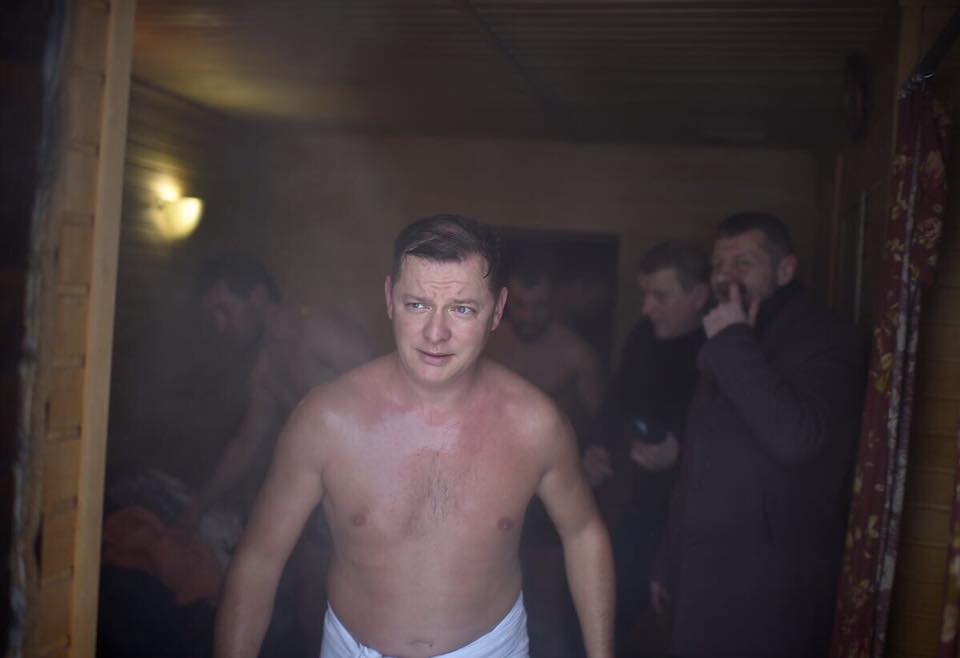 Крещение 2018: Ляшко едва не потерял плавки в проруби (видео)