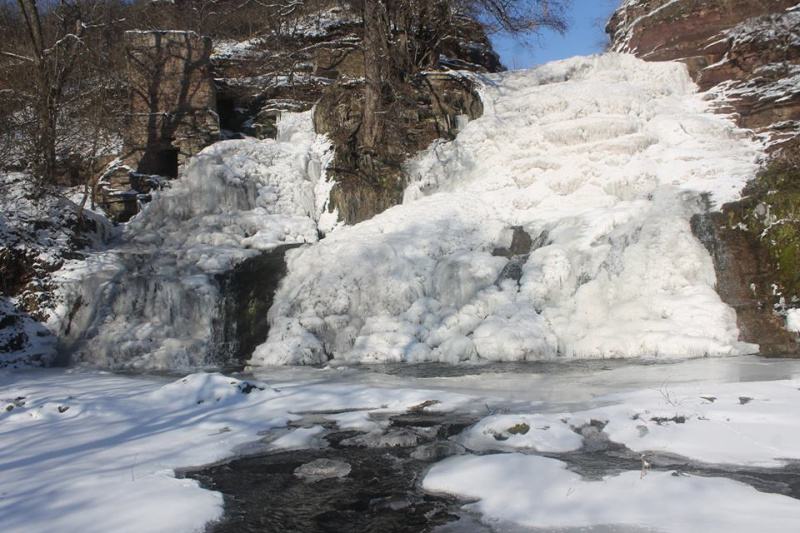 В Украине замерз самый высокий равнинный водопад