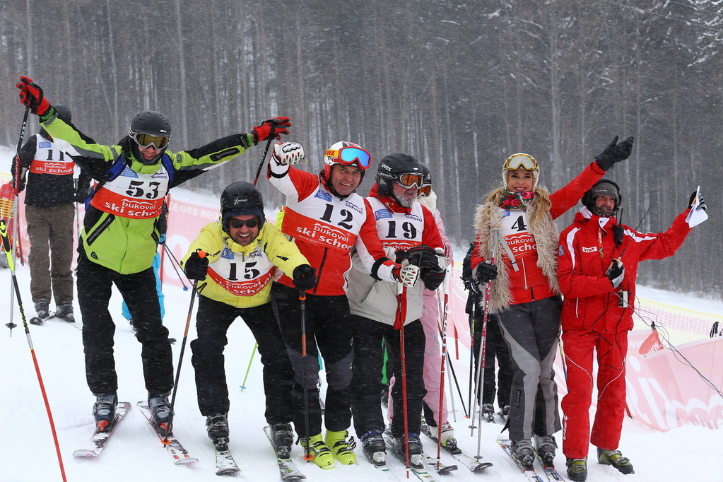 В Буковелі дізналися, хто з українських зірок краще катається на лижах