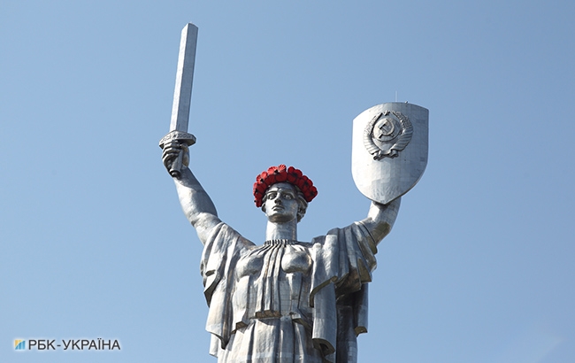 День пам'яті та примирення: у Києві відкрили фотовиставку "Герої" (фоторепортаж)