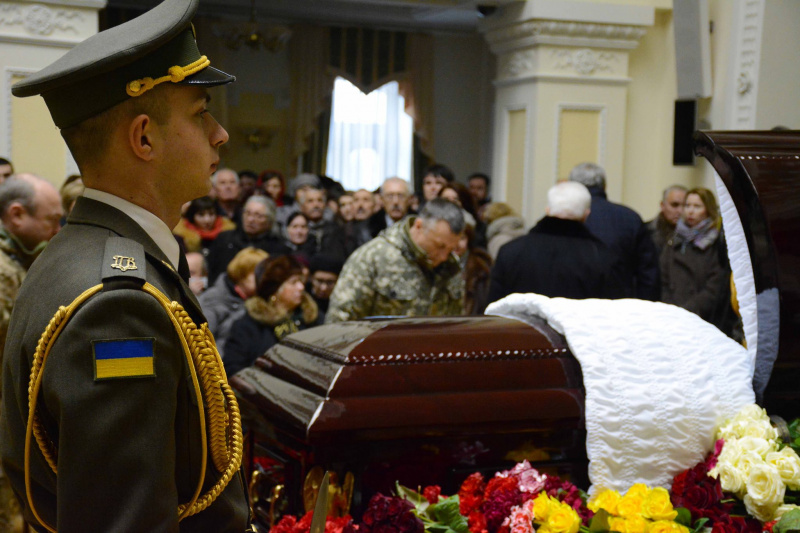 Прощання з Леонідом Каденюком: у Києві поховали легендарного українського космонавта