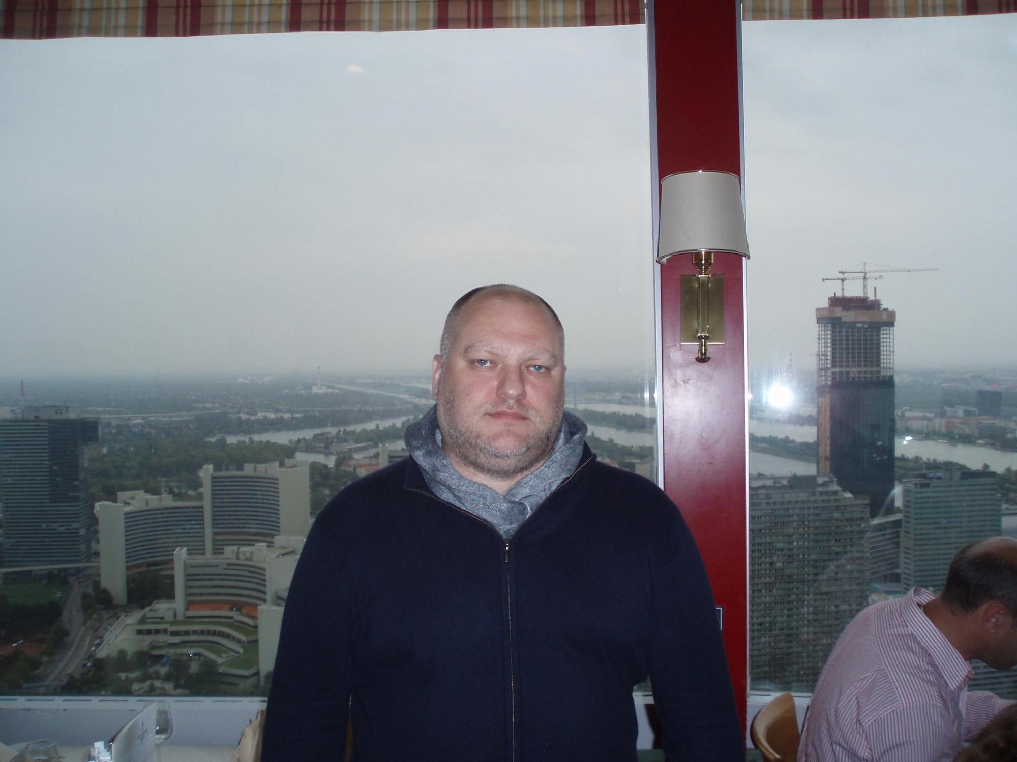 "А ты растоптал свой Айфон?" Российский депутат показал, что нужно делать с американскими товарами (видео)