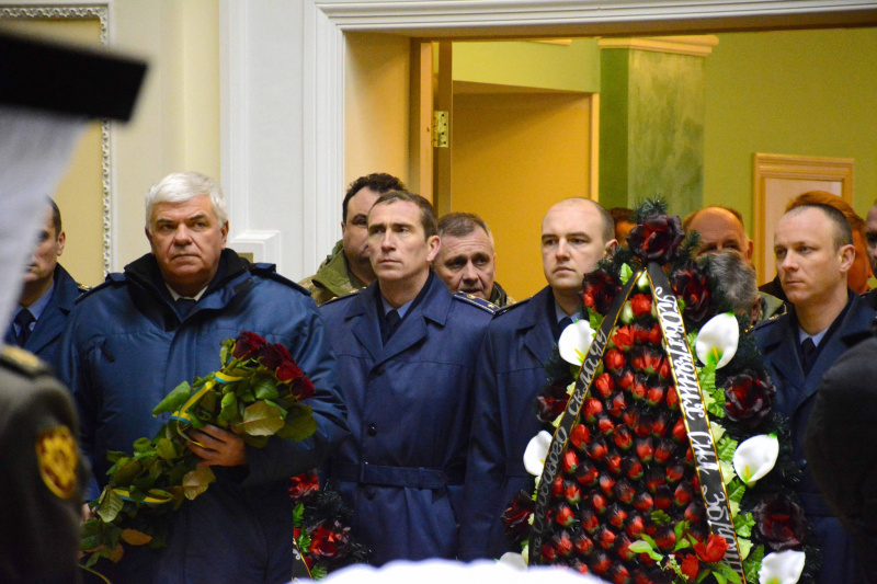 Прощання з Леонідом Каденюком: у Києві поховали легендарного українського космонавта