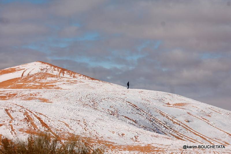 У пустелі Сахара знову снігопад (неймовірні фото)